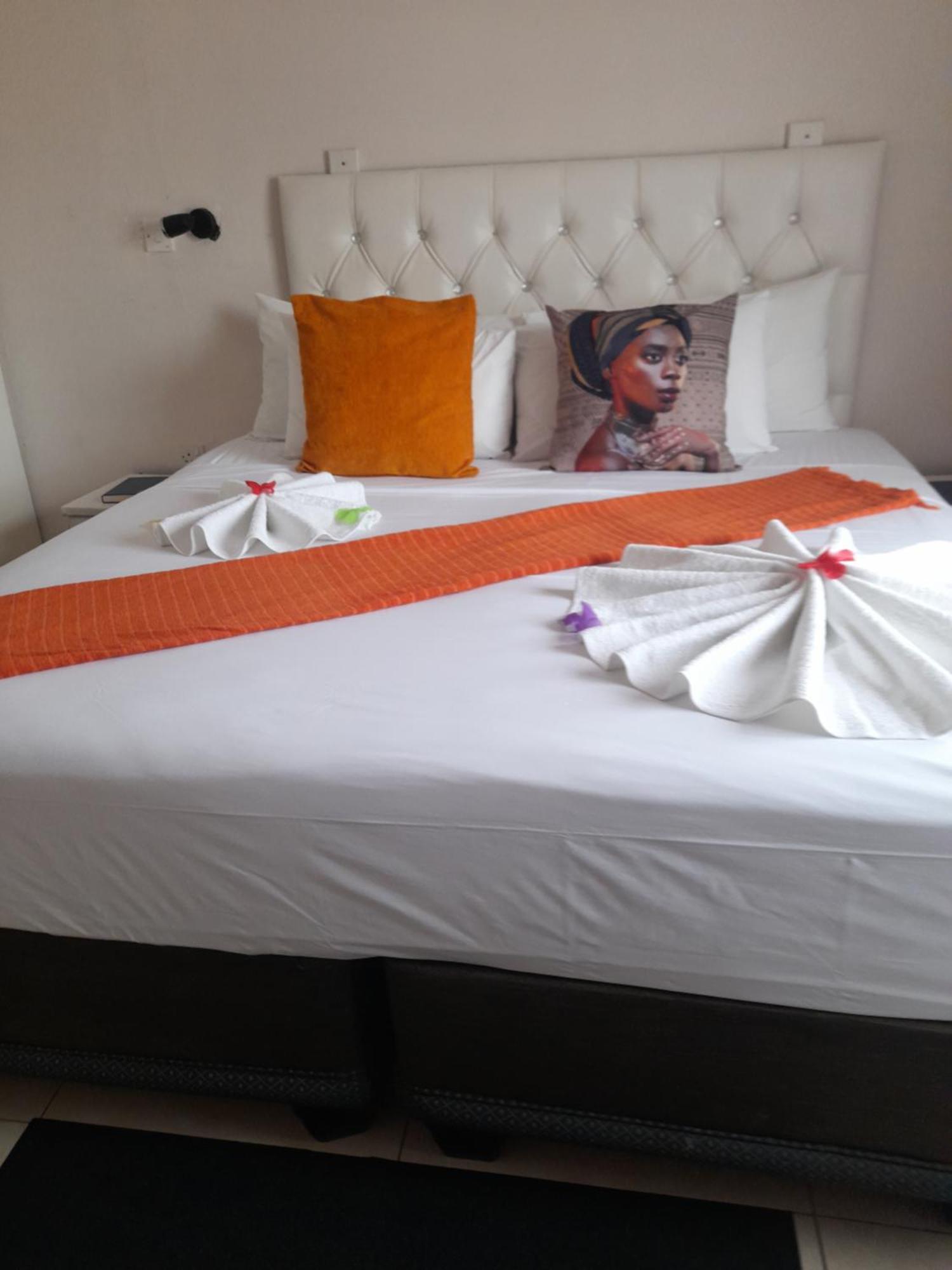 Rest & Digest Bed & Breakfast Serowe Ngoại thất bức ảnh