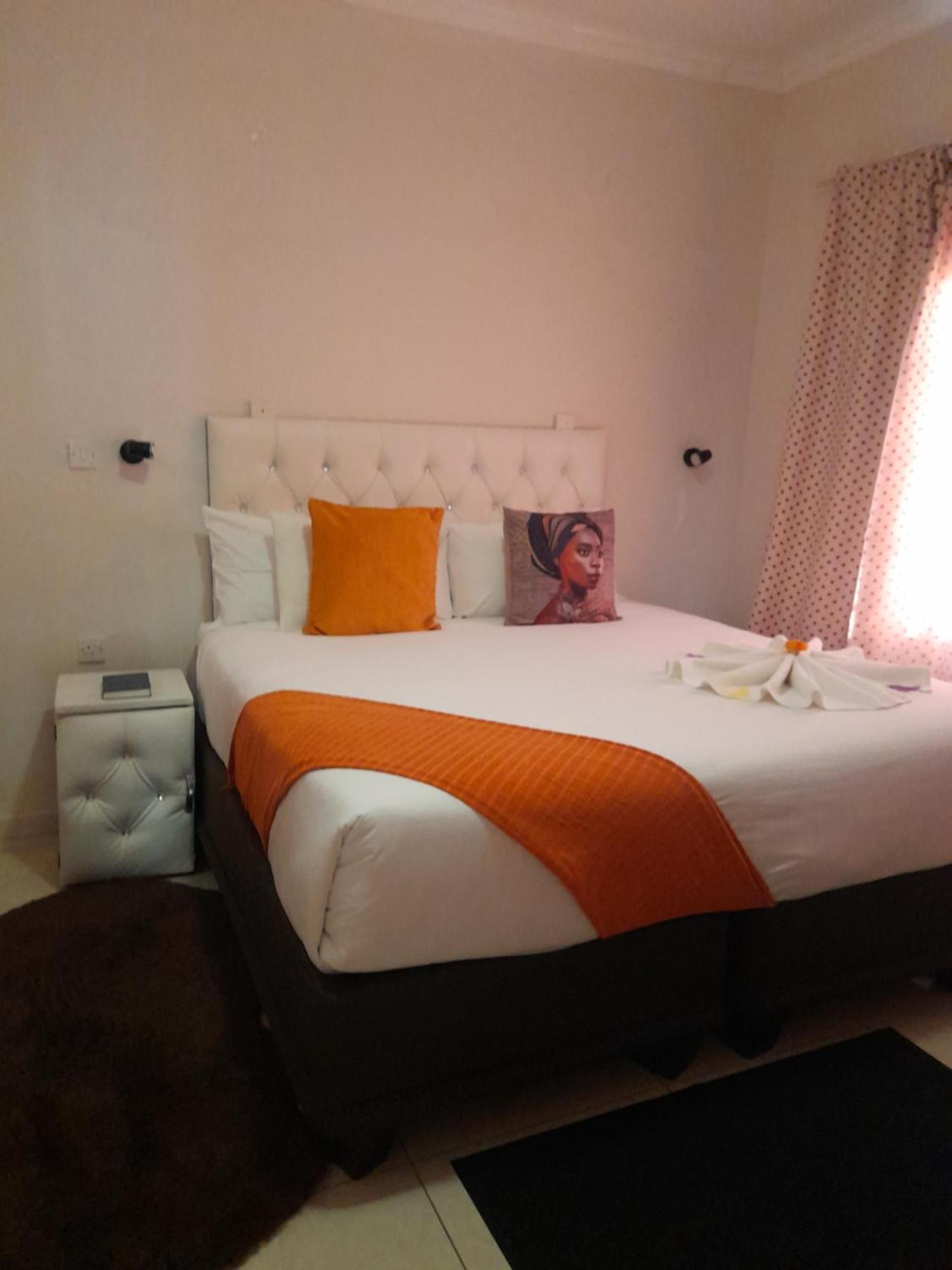 Rest & Digest Bed & Breakfast Serowe Ngoại thất bức ảnh
