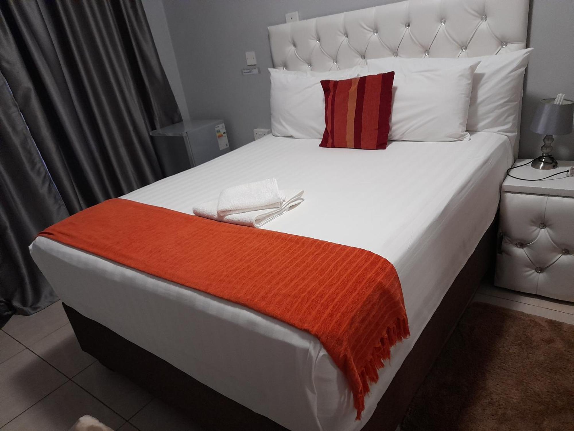 Rest & Digest Bed & Breakfast Serowe Ngoại thất bức ảnh