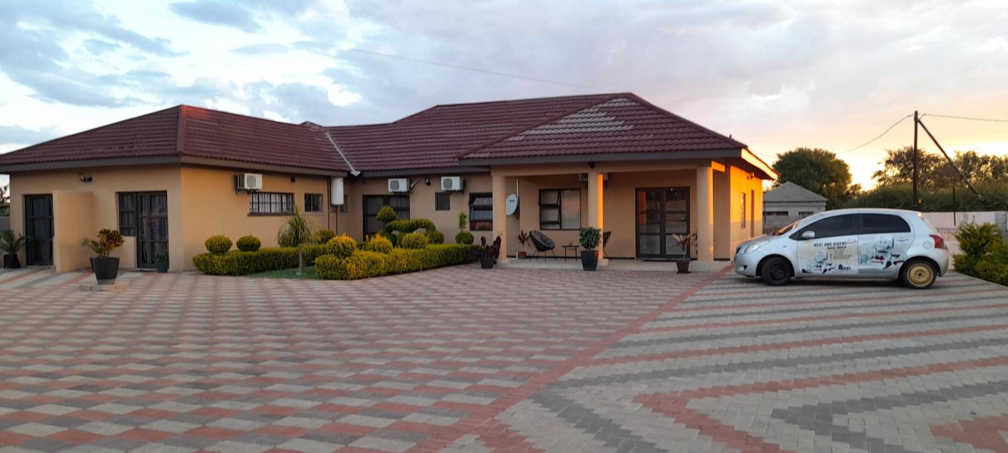 Rest & Digest Bed & Breakfast Serowe Ngoại thất bức ảnh