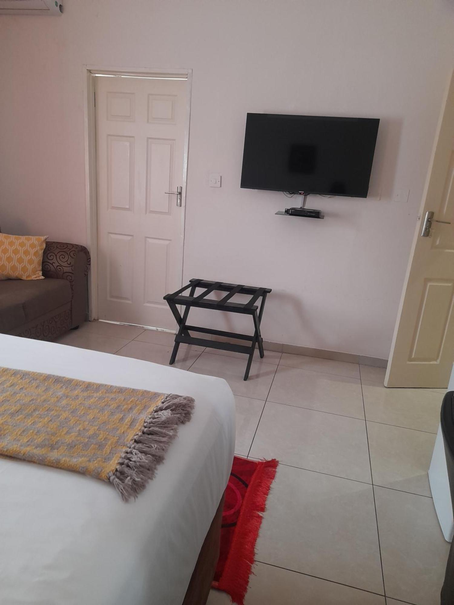 Rest & Digest Bed & Breakfast Serowe Ngoại thất bức ảnh